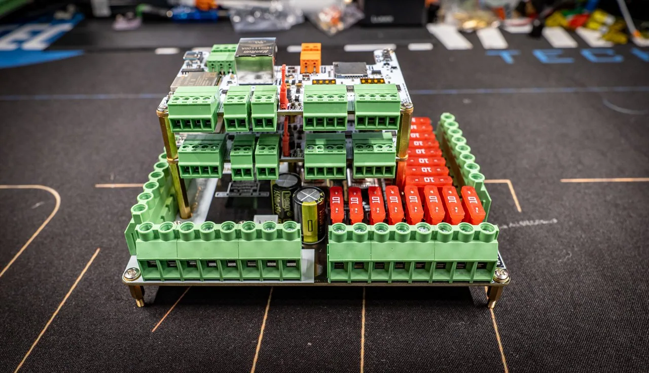 QuinLED Dig-Octa System, front-on view of an assembled stacked Brainboard and Powerboard with green terminals and red fuses